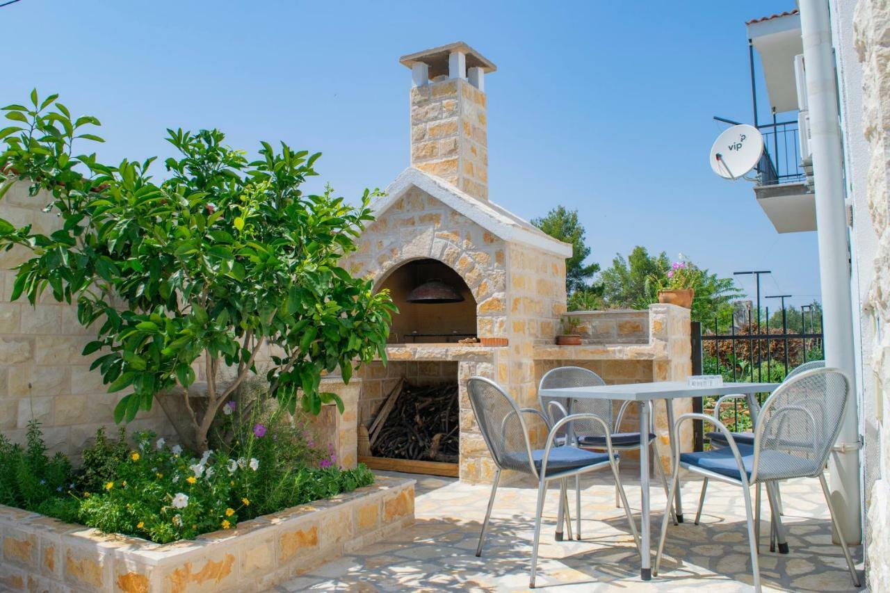 Apartments Solta Gornje Selo Ngoại thất bức ảnh