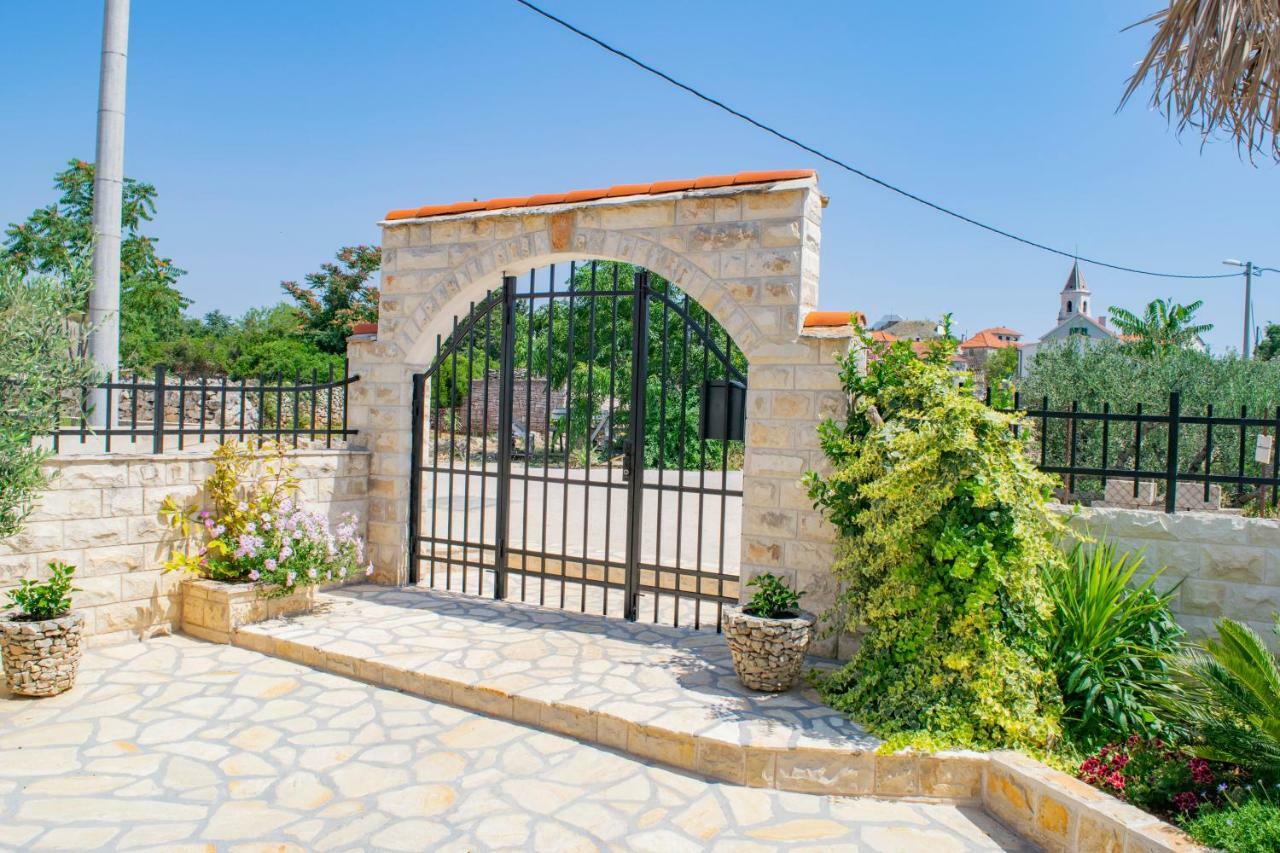 Apartments Solta Gornje Selo Ngoại thất bức ảnh